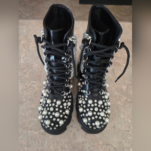 AZALEA WANG TWINKLEY BLACK PEARL EMBELLISHED COMBAT BOOTIE.  Women's SIZE 7 - Picture 3 of 9